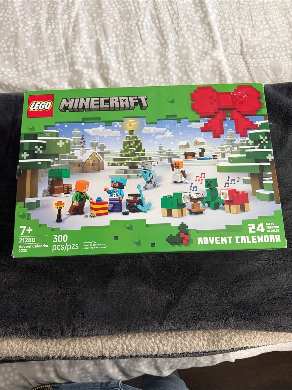 LEGO Minecraft Advent Calendar Green Box with Red Bow Artwork NWT IOP sealed